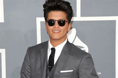 bruno mars grösse|Bruno Mars: Bio, Height, Weight, Measurements